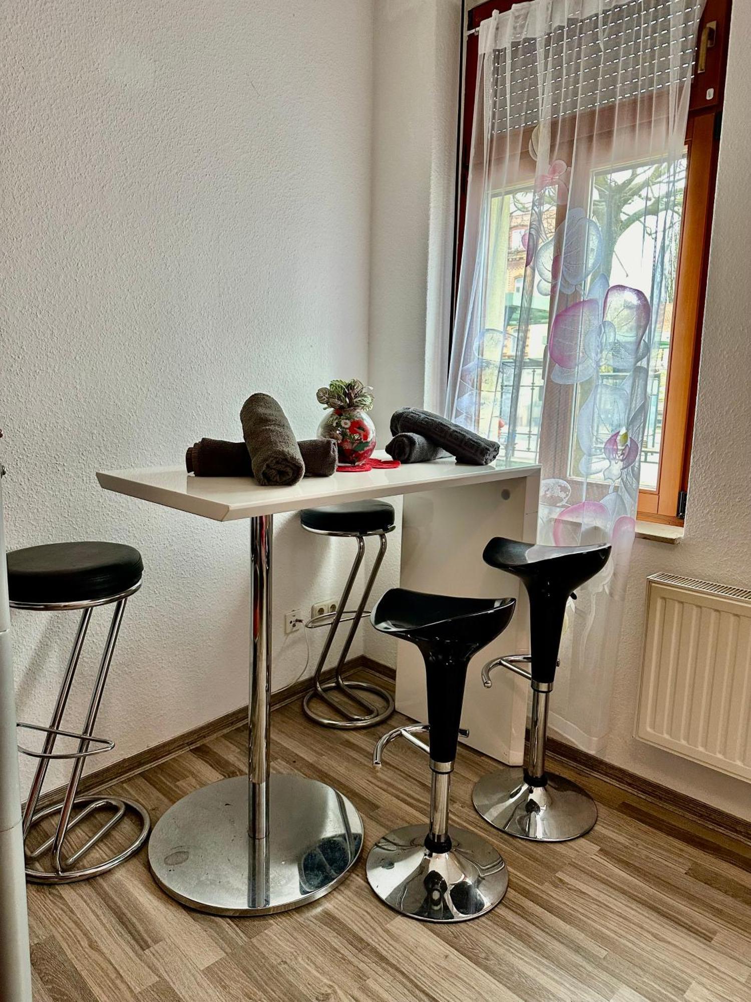 Ferienzimmer Healing Und Montuerwohnung Weissenfels Exterior photo